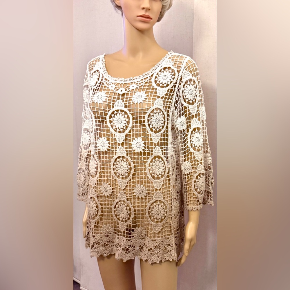 Conrad C Collection crocheted tan(ombré) top. Sz. S/P